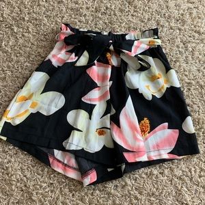 Flowy dress shorts with bow